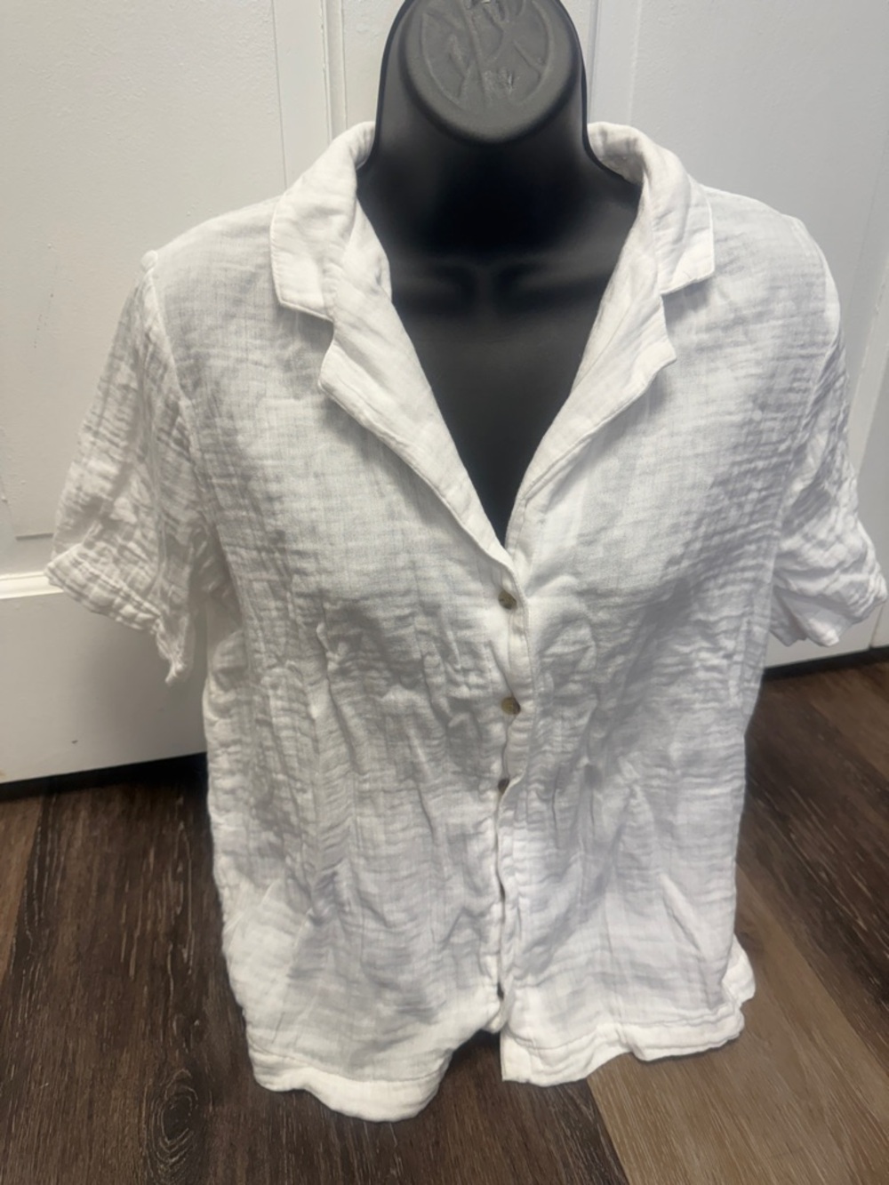 Old Navy White Crinkled Button-Down Short Sleeve Shirt